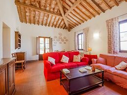 Rustic Farmhouse in Terricciola