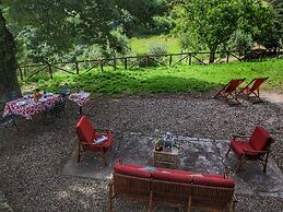 Quaint Cottage With Pool