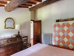 Quaint Cottage With Pool