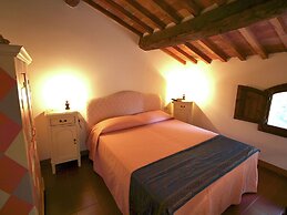 Quaint Cottage With Pool