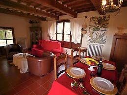 Quaint Cottage With Pool