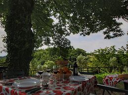 Quaint Cottage With Pool