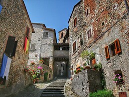 Quaint Cottage With Pool