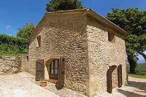 Quaint Cottage With Pool
