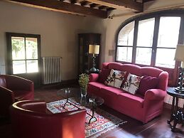 Quaint Cottage With Pool