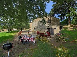 Quaint Cottage With Pool