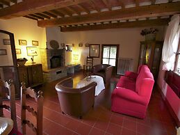 Quaint Cottage With Pool