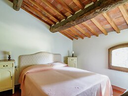 Quaint Cottage With Pool