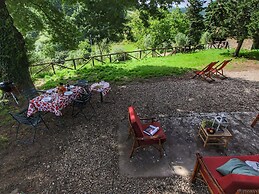 Quaint Cottage With Pool
