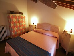 Quaint Cottage With Pool