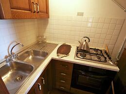 Quaint Cottage With Pool