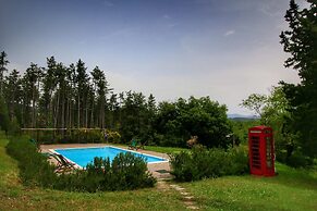 Detached Cottage With Swimming Pool