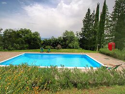 Detached Cottage With Swimming Pool