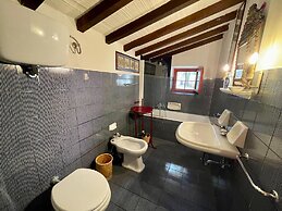 Detached Cottage With Swimming Pool