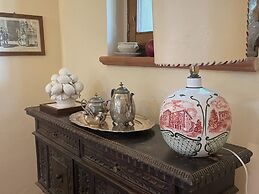 Detached Cottage With Swimming Pool