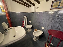 Detached Cottage With Swimming Pool