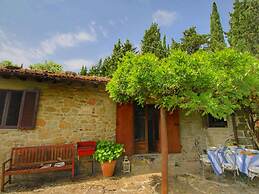 Detached Cottage With Swimming Pool
