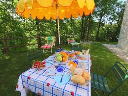 Farmhouse With Swimming Pool in the Marche