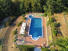 Farmhouse With Swimming Pool in the Marche