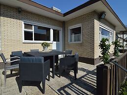 Spacious Holiday Home in Ruiselede With a Garden