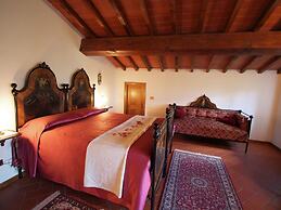 Authentic Farmhouse with Pool, Hot Tub, Playground, Garden