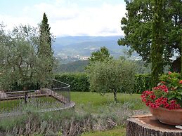 Authentic Farmhouse with Pool, Hot Tub, Playground, Garden