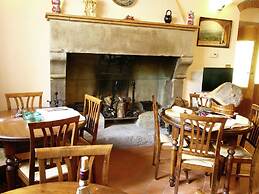 Authentic Farmhouse with Pool, Hot Tub, Playground, Garden