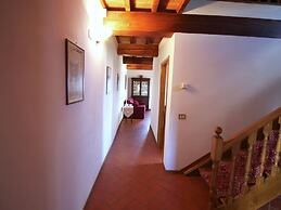 Authentic Farmhouse with Pool, Hot Tub, Playground, Garden