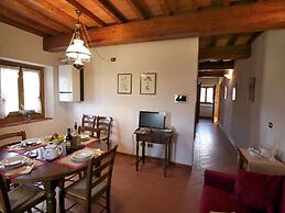 Authentic Farmhouse with Pool, Hot Tub, Playground, Garden