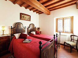 Authentic Farmhouse with Pool, Hot Tub, Playground, Garden