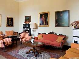 Belvilla by OYO Apartment in Castle With Garden