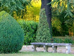 Belvilla by OYO Apartment in Castle With Garden