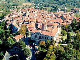 Belvilla by OYO Apartment in Castle With Garden