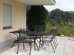 Holiday Flat With Swimming Pool in Prackenbach