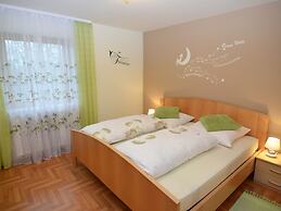 Holiday Flat With Swimming Pool in Prackenbach