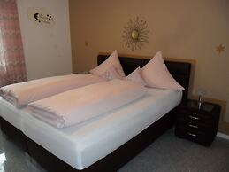 Holiday Flat With Swimming Pool in Prackenbach
