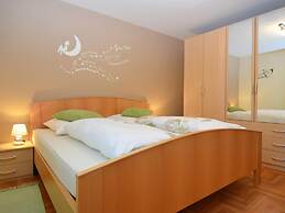 Holiday Flat With Swimming Pool in Prackenbach