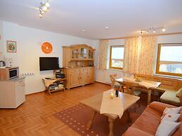Holiday Flat With Swimming Pool in Prackenbach