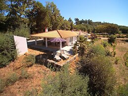 Semi-detached Home in Covas With Shared Pool