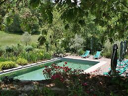 Semi-detached Home in Covas With Shared Pool