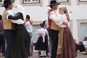 Semi-detached Home in Covas With Shared Pool