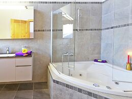 Luxury Panoramic Chalet in Thon-les Collons