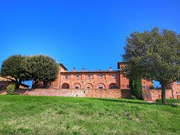 Farmhouse With Pool in Montepulciano