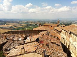 Farmhouse With Pool in Montepulciano
