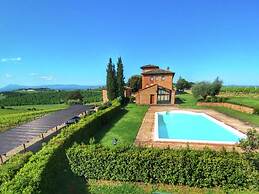 Farmhouse With Pool in Montepulciano