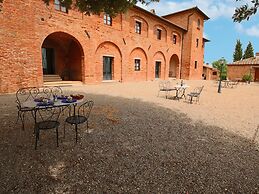 Farmhouse With Pool in Montepulciano