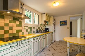 Villa in Hyeres Near Beach & Pool
