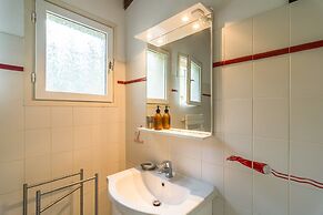 Villa in Hyeres Near Beach & Pool