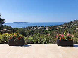 Villa in Hyeres Near Beach & Pool