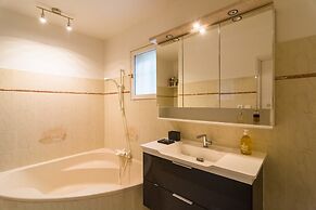 Villa in Hyeres Near Beach & Pool